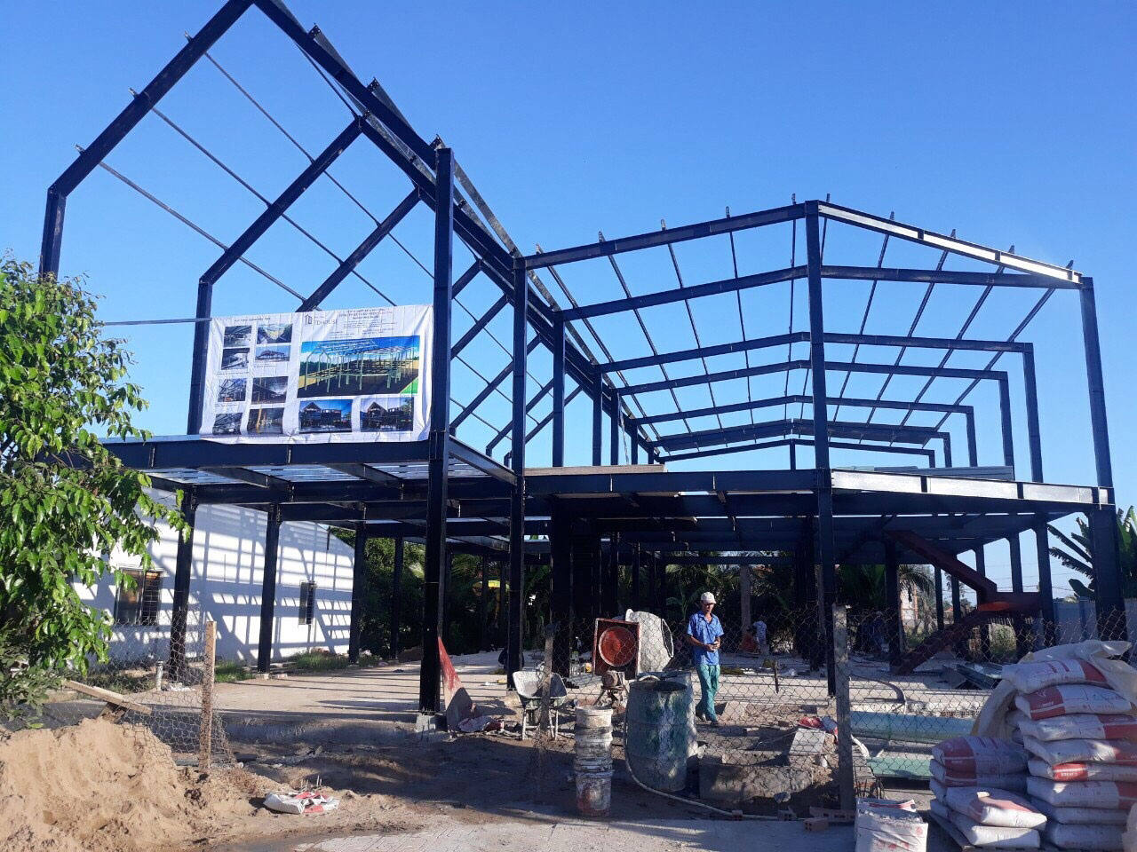 Dich-vu-lam-quan-cafe-nha-hang-khung-thep-tien-che